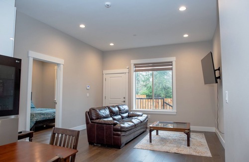 SeaTac Apartment | Lovely 2-bedrooms serviced apartment!