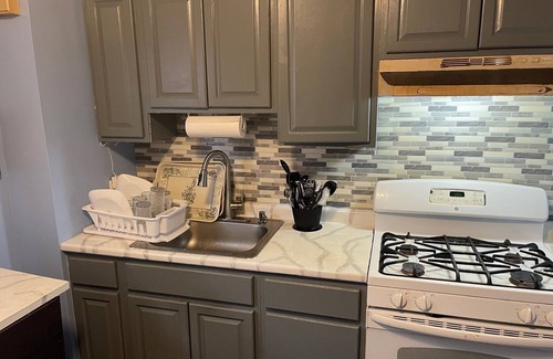 South Side Apartment | Lovely 2 Bedrooms Short term Rental Unit on a 2nd Floor