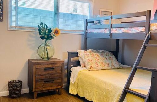 Harbor Apartment | Lovely 2 bedrooms with parking in Carson