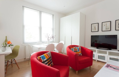 Queen's Park Apartment | LOVELY 2 BR 1BA APARTMENT 15 min to Oxford Street