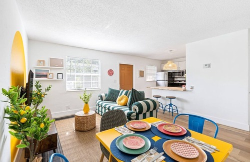 Sailboat Bend Apartment | Lovely 2 BR Condo in Sailboat Bend