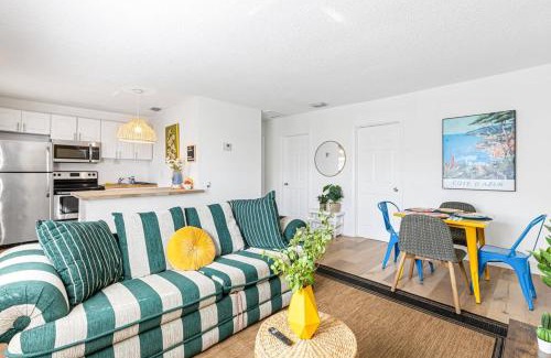Sailboat Bend House | Lovely 2 BR condo in Sailboat Bend