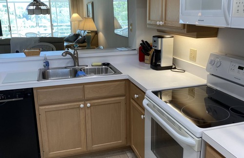 Plantation Condo | Lovely 2-BR Condo w/CC Social Membership