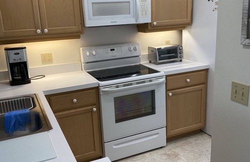 Plantation Condo | Lovely 2-BR Condo w/CC Social Membership