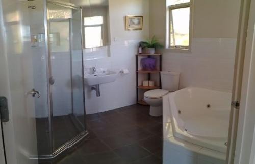 Shepparton South Apartment | Lovely 2 BR Spa apartment, Opposite Shepp Lake