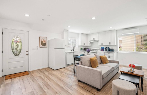 Alhambra House | Lovely 2 floor, 3-bedroom house in Alhambra with AC