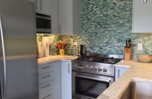Seaview House | Lovely 2-Story Seaview Family Home - central AC, Decks, Garden, Porch