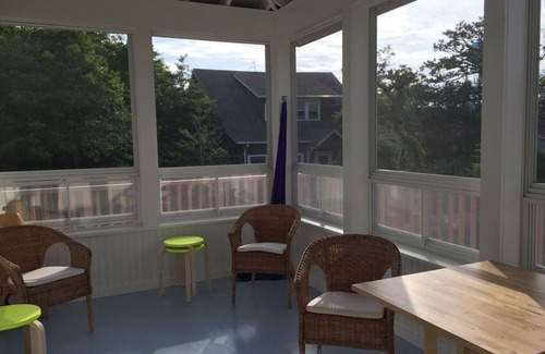 Seaview House | Lovely 2-Story Seaview Family Home - central AC, Decks, Garden, Porch