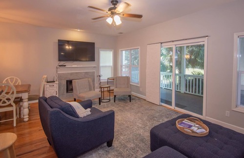 Bonito Boathouses House | Lovely 2-story, 3-Bd Home, Steps to Marina store and Bonito Boathouse