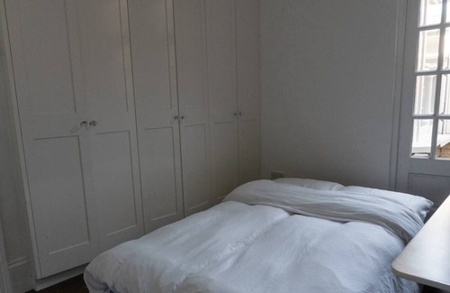Palmers Green Apartment | Lovely 2BD Flat with Private Garden - Bounds Green