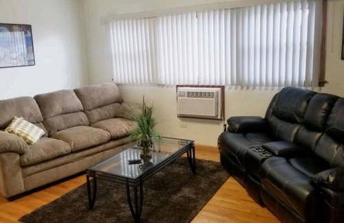Berkeley Apartment | ** Lovely 2BDRM Apt ** 20 mins Ohare or Chicago
