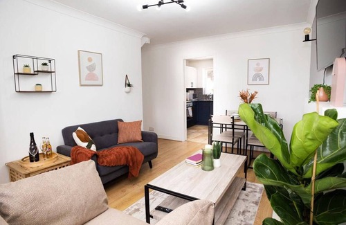 Haydock House | Lovely 2Bedroom Home in Haydock with Free Parking
