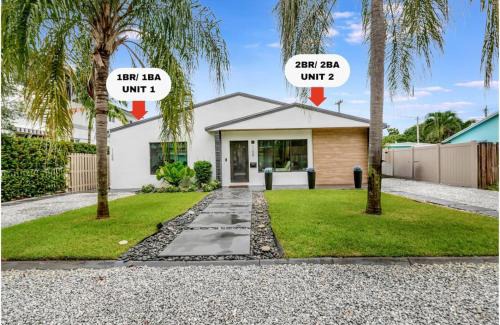 Lake Ridge House | Lovely 2BR 2BA Modern Flat with Vibrant Backyard