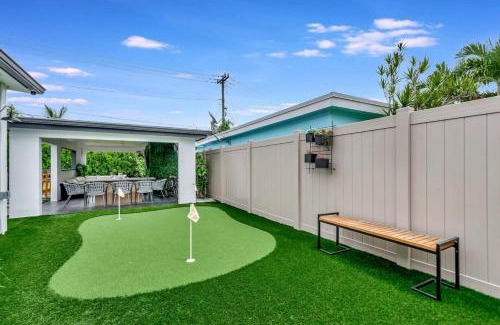 Lake Ridge House | Lovely 2BR 2BA Modern Flat with Vibrant Backyard