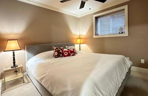 Edgemont House | Lovely 2br Bsmt Suite W Parking For Pickup