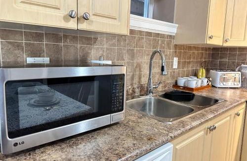 Edgemont House | Lovely 2br Bsmt Suite W Parking For Pickup