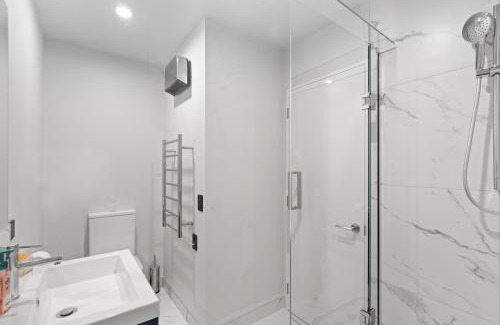 Linwood House | Lovely 2BR Home close to Center