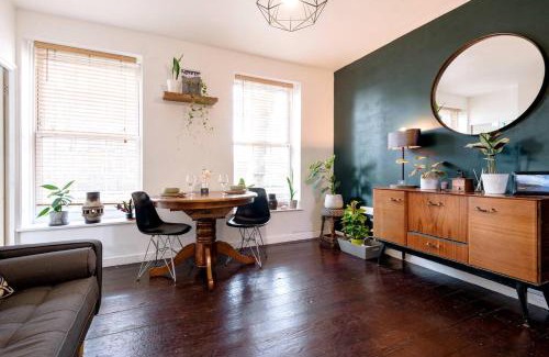 Camberwell Green Apartment | Lovely 2BR in Historic Camberwell Location