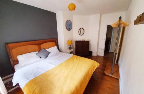 Camberwell Green Apartment | Lovely 2BR in Historic Camberwell Location