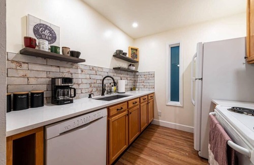 Lafayette House | Lovely 2BR in Perfect Location ~ Steps to Old Town