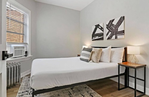 Rogers Park Apartment | Lovely 2BR Rogers Park Home with Equipped Kitchen