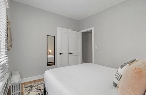 Rogers Park Apartment | Lovely 2BR Rogers Park Home with Equipped Kitchen