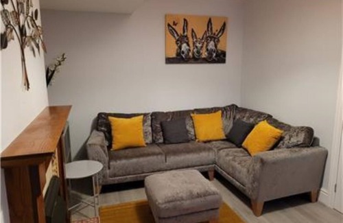 Warrington House | Lovely 3 bed, 2 bathroom house in the heart of Warrington Town Centre