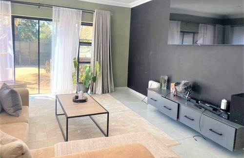 Bulawayo Apartment | Lovely 3 bed all en-suite in Malindela - 2118