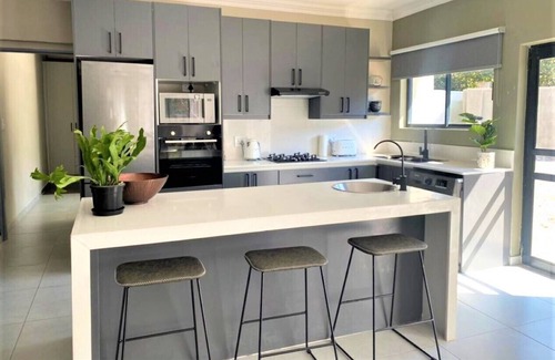 Bulawayo Apartment | Lovely 3 bed all en-suite in Malindela - 2118