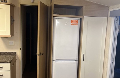 Clacton-on-Sea House | Lovely 3 bed caravan near the beach, ideal for families!
