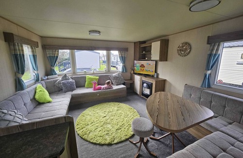 Grimsby Cabin | Lovely 3 Bed Caravan Near to Beach 5 Star Reviews