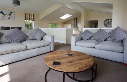 Ely Cabin | Lovely 3-Bed Cottage in Ely