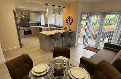 Olton House | Lovely 3-bed House Near Birmingham Airport & Nec