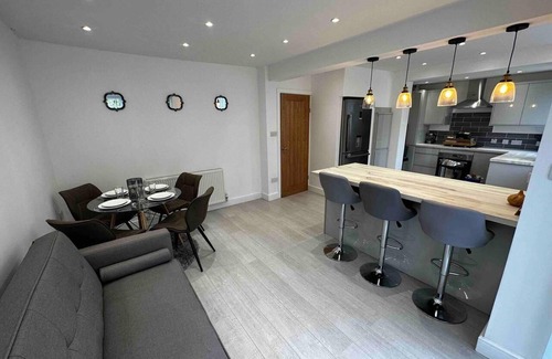 Olton House | Lovely 3-bed House Near Birmingham Airport & Nec