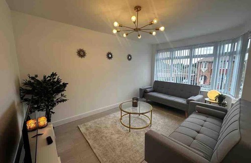 Olton House | Lovely 3-bed House Near Birmingham Airport & Nec