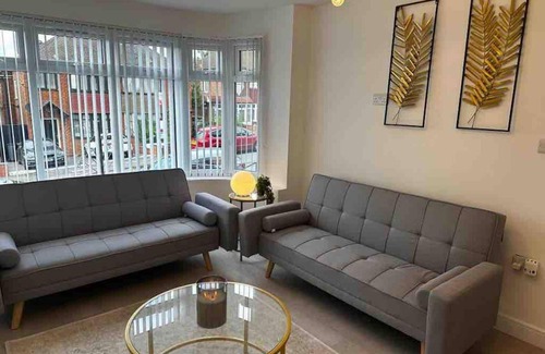 Olton House | Lovely 3-bed House Near Birmingham Airport & Nec