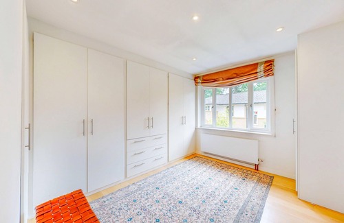 West Hill House | Lovely 3 Bed W/Patio 5 Min Walk to Bus Stops