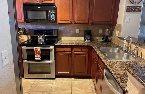 Wellington Condo | Lovely 3 Bedroom 3 Bathroom Condo in Bella Piazza