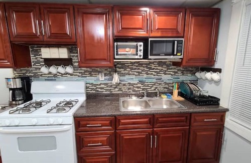 Schenectady Apartment | lovely 3 bedroom apartment with indoor electric fireplace.