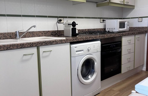 Aiora Apartment | Lovely 3-Bedroom Apartment 15 Minutes from Beach