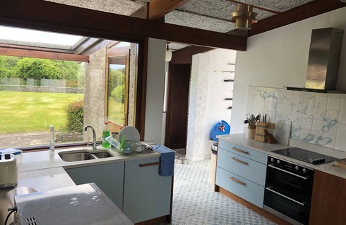 Oughterard House | Lovely 3 Bedroom Bungalow on the shore of Lough Corrib (Oughterard.)
