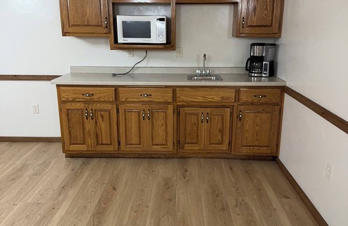 De Pere Condo | Lovely 3-bedroom condo with AC in De Pere, WI. 10 min drive from Lambeau field