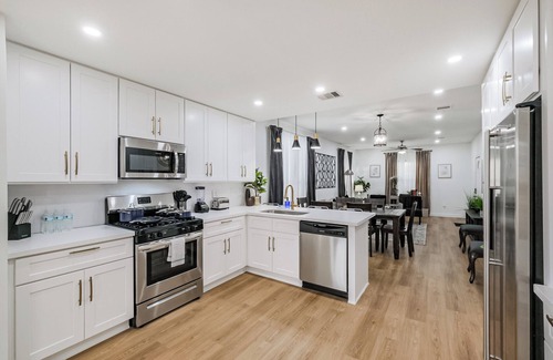 Northside House | Lovely 3 bedroom home near Downtown & Heights, Pet Friendly