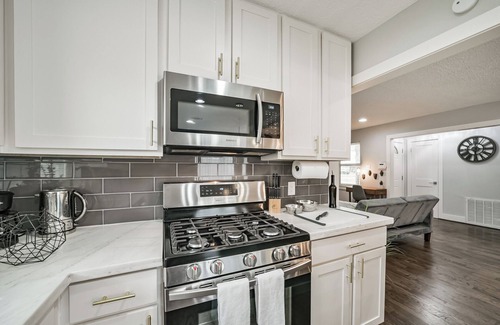 Northside House | Lovely 3 bedroom home near Downtown & Heights, Pet Friendly
