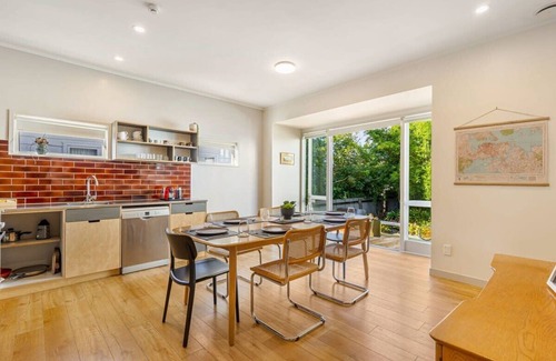 Grey Lynn House | Lovely 3-Bedroom Home with Free Parking