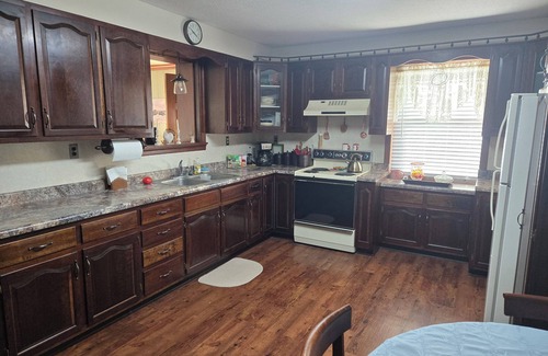 New Haven House | Lovely 3-bedroom home near the Bourbon Trail, with a lake in a country setting