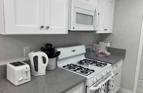 Paradise House | Lovely 3-bedroom hotel in brilliant Las Vegas with AC, WiFi, 2 full bathrooms