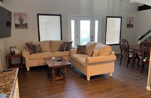 Burlington House | Lovely 3-bedroom house with loft in Burlington