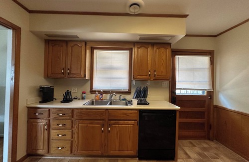 Jonesboro House | Lovely 3-bedroom house in Jonesboro with AC and WiFi