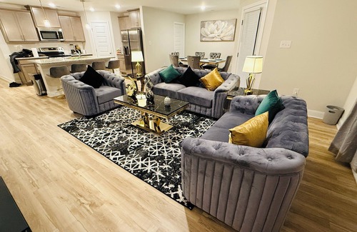 Decatur House | Lovely 3-bedroom house in Decatur with WiFi and AC